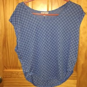 Rounded hem polka dot tee